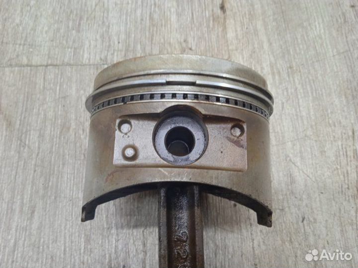 Поршень с шатуном Mitsubishi Pajero L141G 6G72