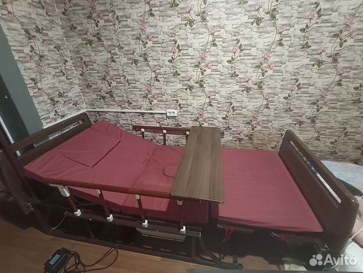 Кровать для лежачих больных с электроприводом