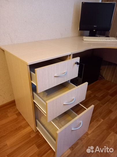 Стол письменный