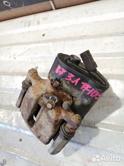 Суппорт задний левый Volkswagen Passat B7 CDA 2011