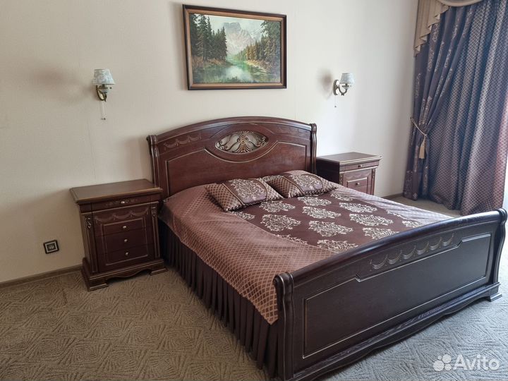 Мебель кровать комод туалетный столик