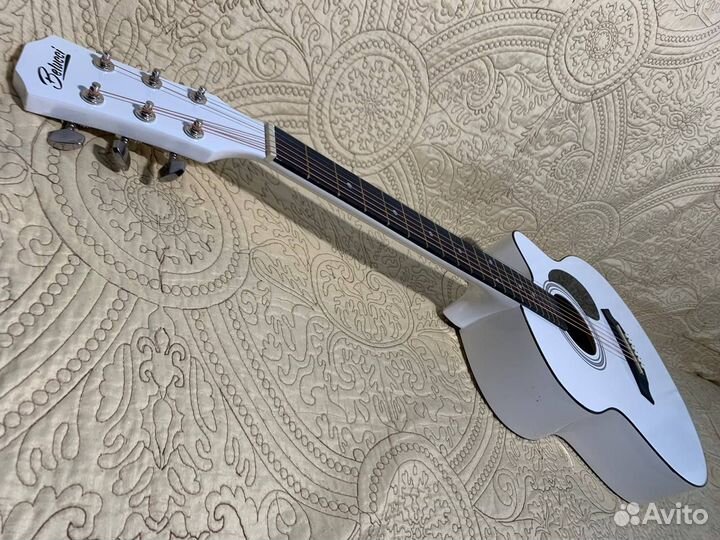 Акустическая гитара с чехлом