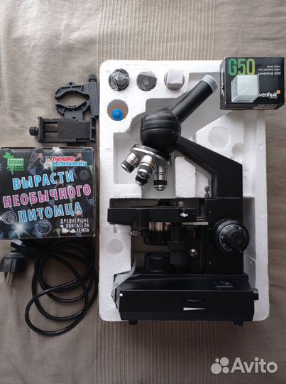 Монокулярный микроскоп Levenhuk 320 с набором