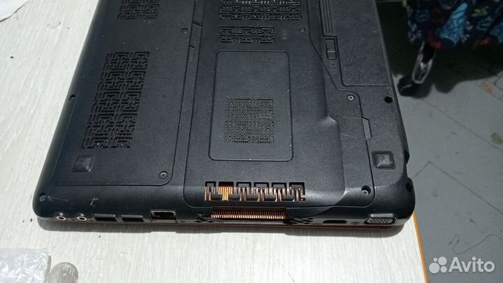 Рабочий ноутбук Lenovo Y560