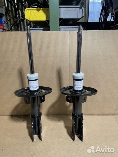 Амортизатор передний левый и правый JumpyTraveller