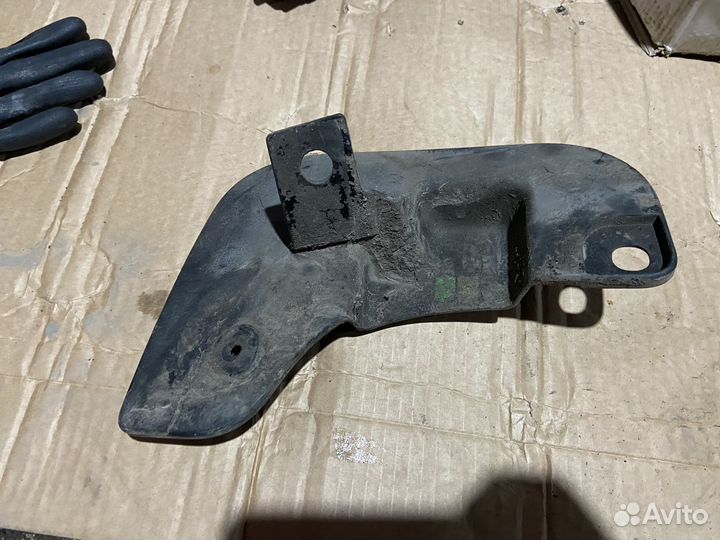 Брызговик передний правый рено каптюр