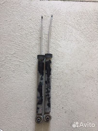 Амортизатор балка задняя skoda rapid