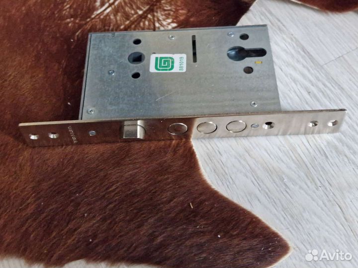 Замок дверной