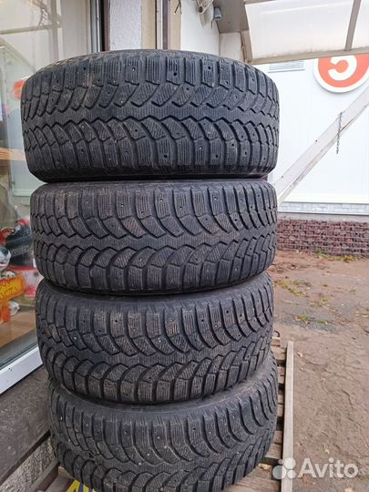 Bridgestone Blizzak Spike-01 235/55 R16 103T