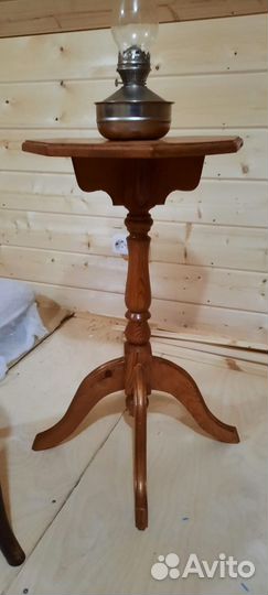 Столик, подставка, пьедестал