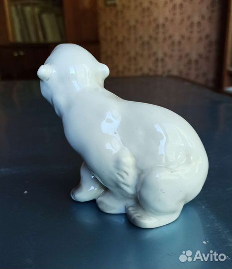 Фарфоровая статуэтка 