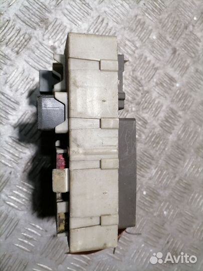 Блок предохранителей салонный Ford Focus 1998-2005