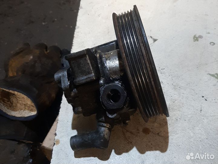 Насос гур Мерседес Вито W638 2.2 OM611