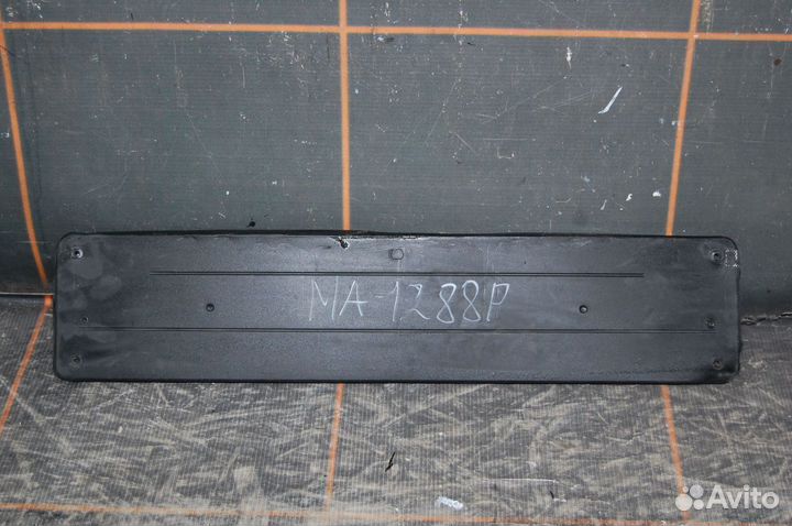 Площадка номерного знака - Mercedes-Benz W205