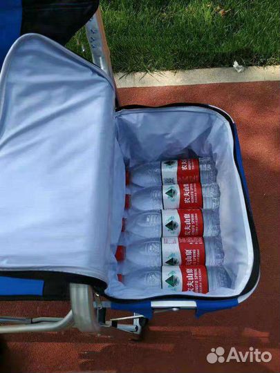 Стул со столом и термосумкой