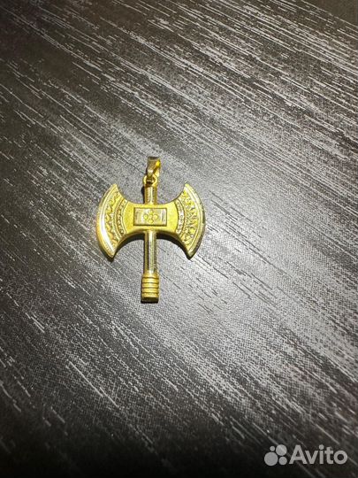 Золотой лабрис - кулон на цепочке