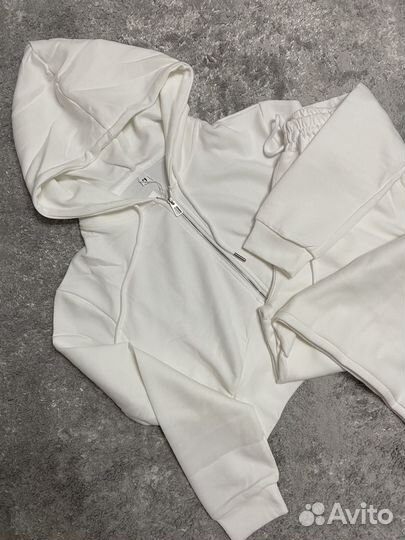 Женский спортивный костюм