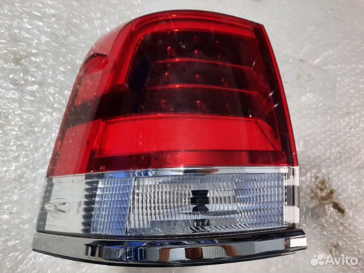 Фонарь наружный задний левый Тoyota Land Cruiser