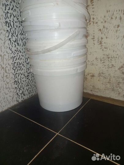 Ведро пластиковое с крышкой