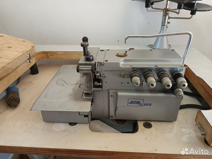 Оверлог Текстима Textima 8515. Петлители