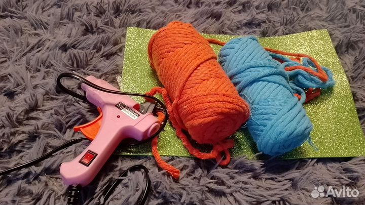 Пистолет для рукоделия,стержни,нитки бумага