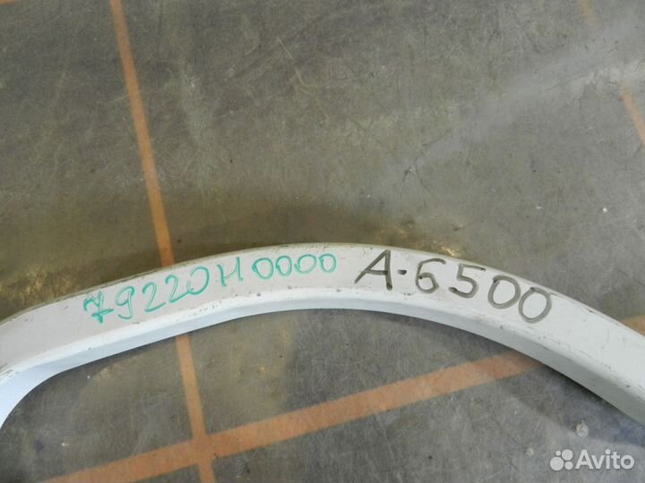 Петля крышки багажника правая - Kia Rio 4