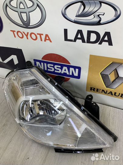 Фара Nissan tiida Прав