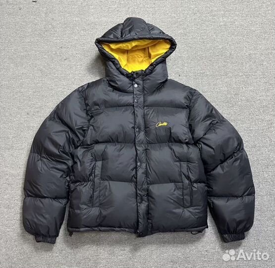 Пуховик Corteiz на руках