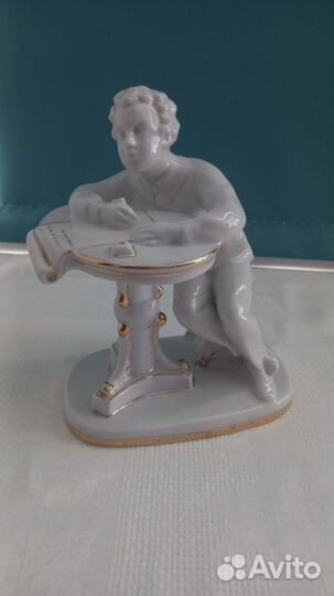 Статуэтка СССР А.С. Пушкин-лицеист, фарфор лфз