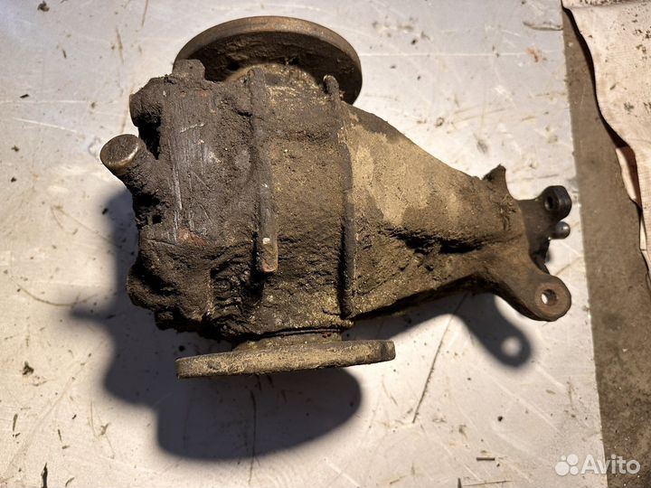 Рудуктор заднего моста w201