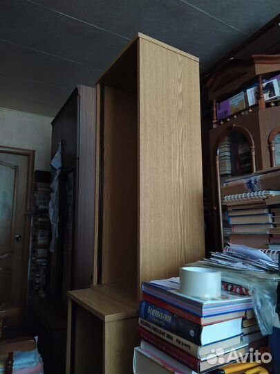 Полки книжные. Навесные со стеклами. 3 полки