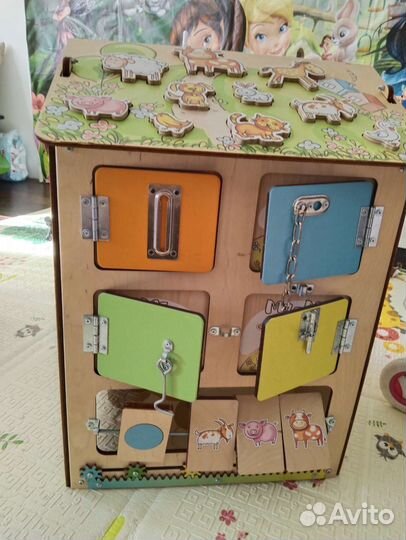 Бизиборд домик