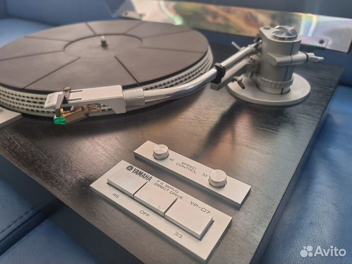 Виниловый проигрыватель Yamaha YP-D7