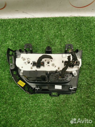 Блок управления климат-контролем Ford Focus 3
