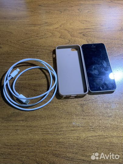 iPhone SE, 32 ГБ