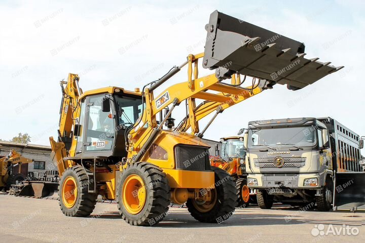 Экскаватор-погрузчик Runmax SE325T, 2023