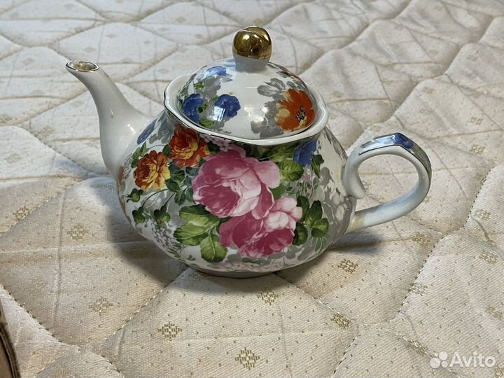 Чайный сервиз с чайником