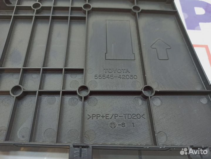 Крышка блока предохранителей Toyota RAV4 (XA30) 55545-42030-B0