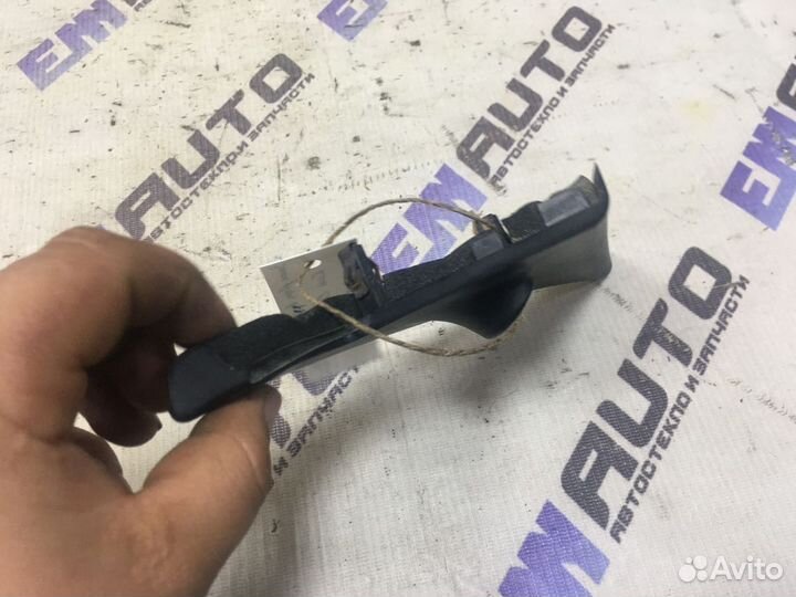 Уголок двери внутрен. передний левый Киа Спектра