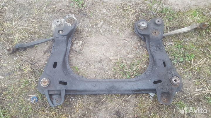 Подрамник Ауди 100 44 кузов. передняя