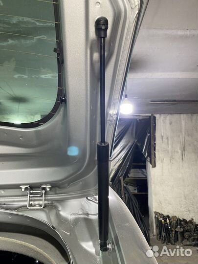 Авторазбор LADA X-ray задние цилиндры багажника