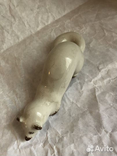 Фарфоровая статуэтка ласка