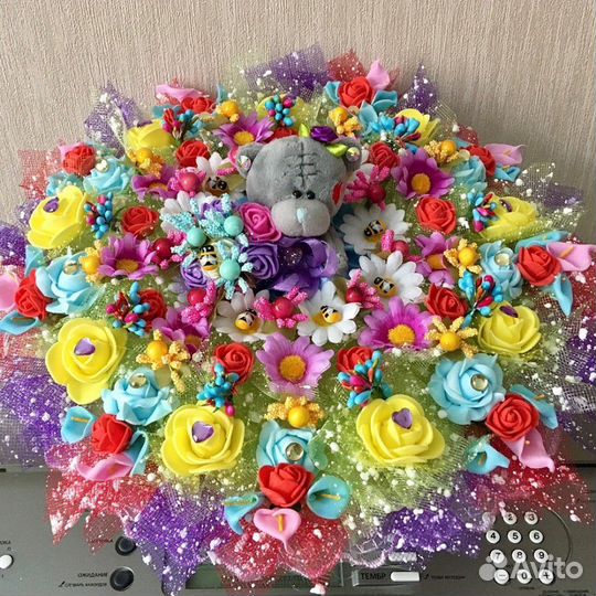 Букеты из роз и игрушек