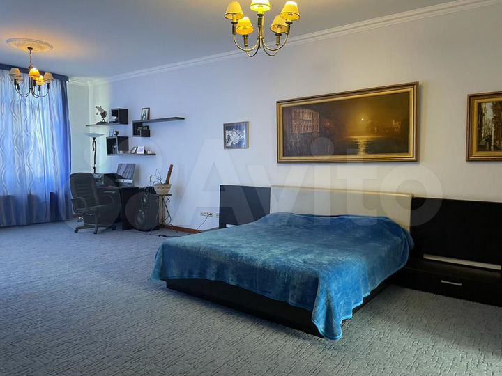 Дом 462,8 м² на участке 21 сот.