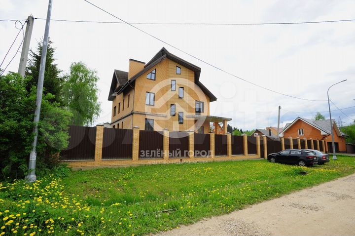 Дом 406,4 м² на участке 15 сот.