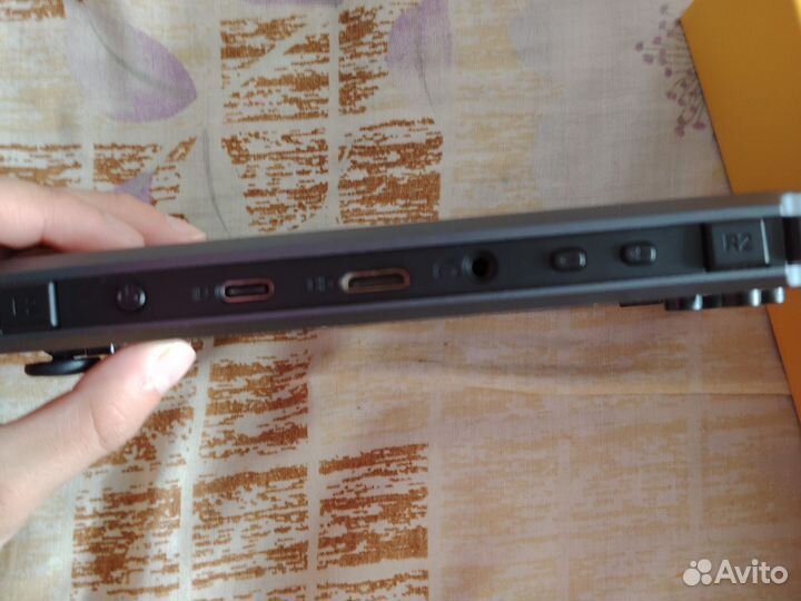 Игровая приставка корманая пс2, пс1