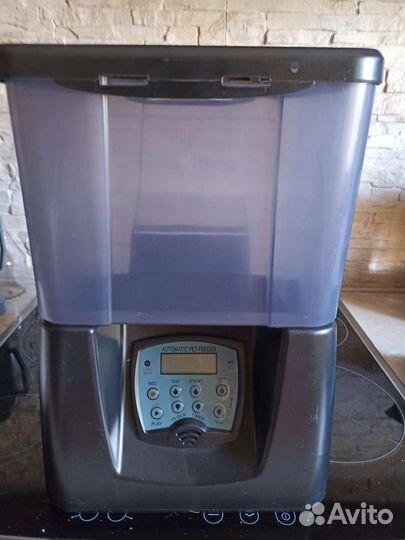 Автоматическая кормушка для кошек и собак