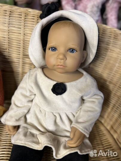 Виниловая кукла