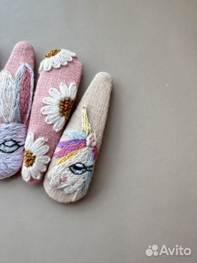 Заколки с вышивкой
