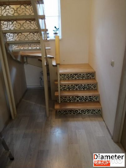 Монтаж межэтажной лестницы на косоурах